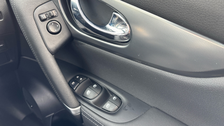 Nissan Qashqai 1.3 DiG-T 160 Tekna 5dr Petrol Hatchback